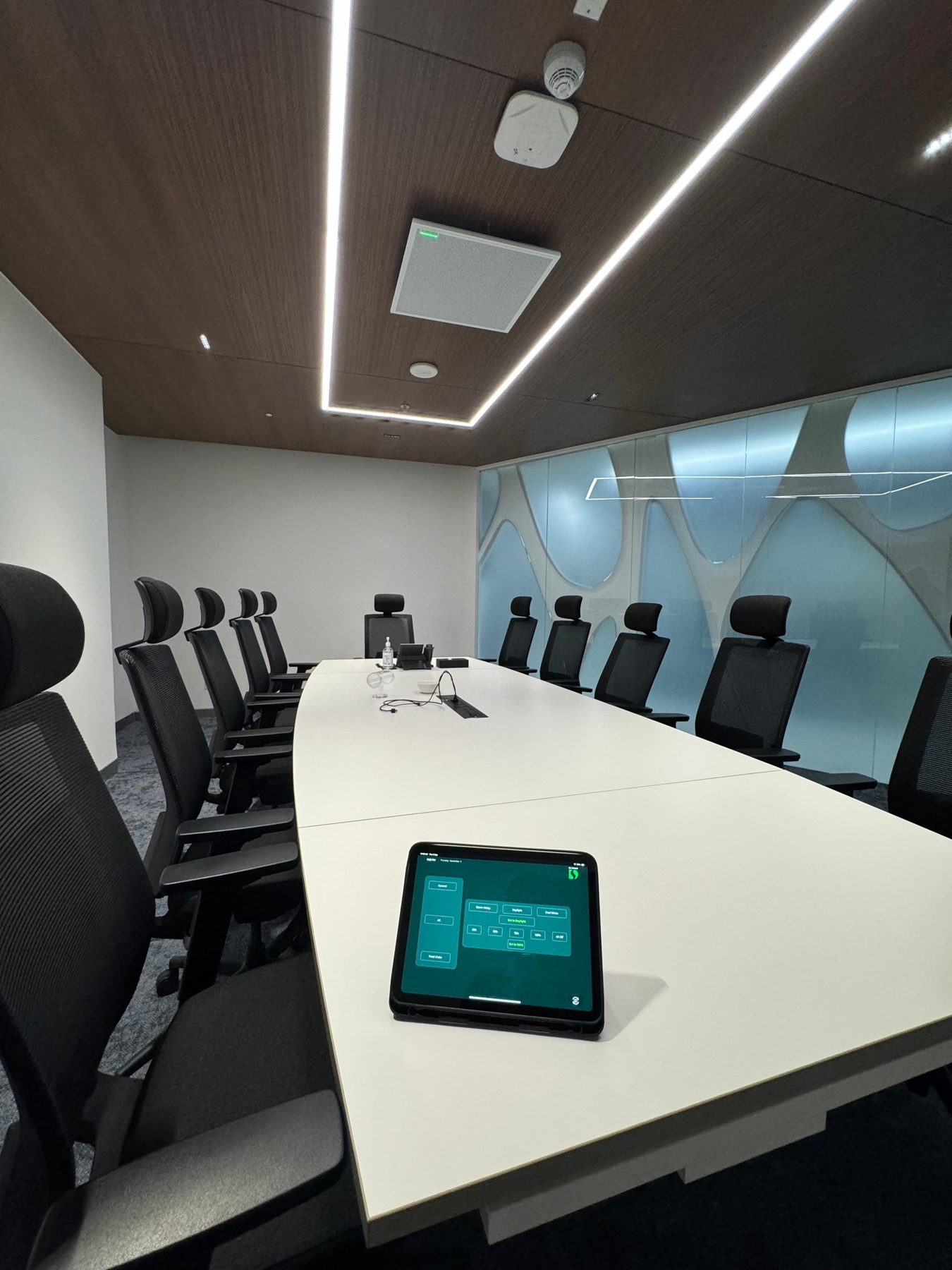 Smart Boardroom — iPad DC Controller